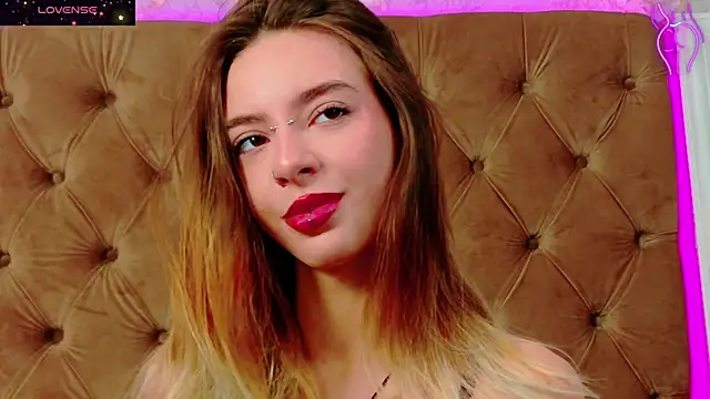 Snapshot of CoraVex chatting on 11/18/25, 05:22 CoraVex online show from 11/18/25, 05:22