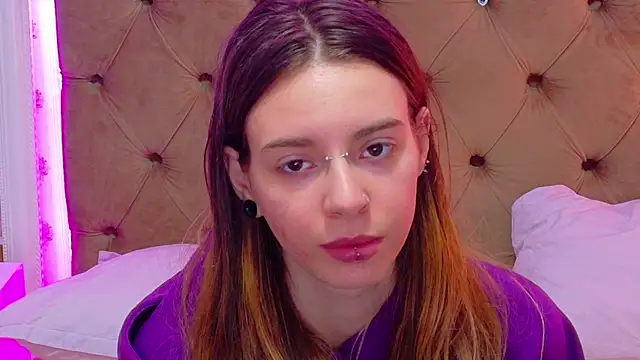 CoraVex online show from 04/05/26, 04:08