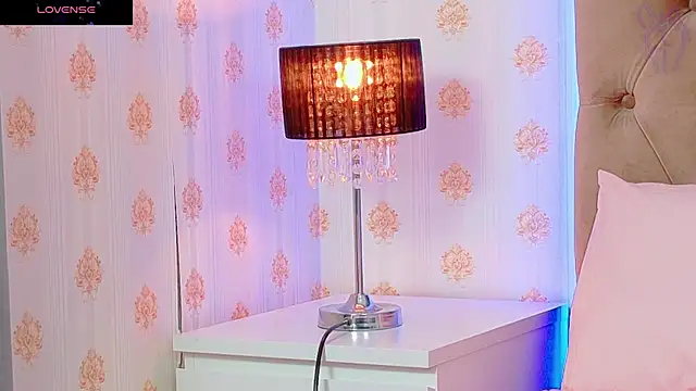 Snapshot of CoraVex chatting on 10/22/25, 04:12 CoraVex online show from 10/22/25, 04:12