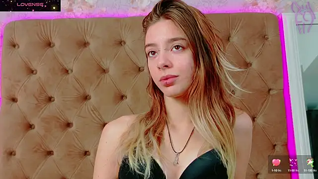 Snapshot of CoraVex chatting on 11/13/25, 05:11 CoraVex online show from 11/13/25, 05:11