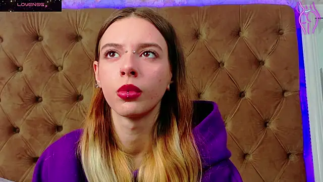 Snapshot of CoraVex chatting on 12/05/25, 05:06 CoraVex online show from 12/05/25, 05:06