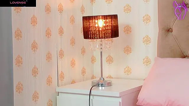 Snapshot of CoraVex chatting on 10/29/25, 05:06 CoraVex online show from 10/29/25, 05:06