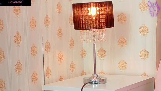 Snapshot of CoraVex chatting on 10/21/25, 04:12 CoraVex online show from 10/21/25, 04:12