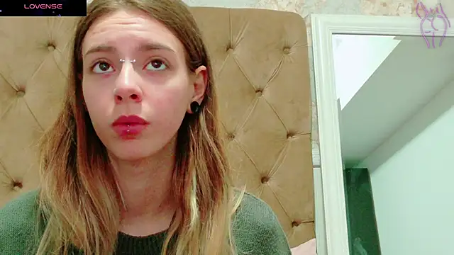 Snapshot of CoraVex chatting on 10/31/25, 04:31 CoraVex online show from 10/31/25, 04:31