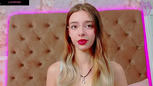 Snapshot of CoraVex chatting on 11/08/25, 05:11 CoraVex online show from 11/08/25, 05:11