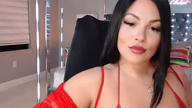 Snapshot of theofficialsophiasanchez chatting on 04/24/26, 06:04 theofficialsophiasanchez online show from 04/24/26, 06:04