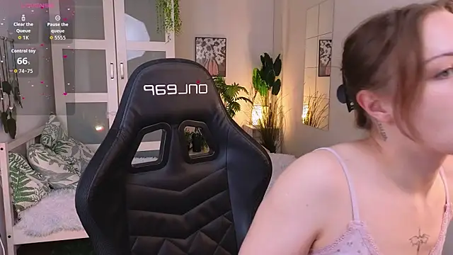 selin selin online show from 11/30/25, 12:39