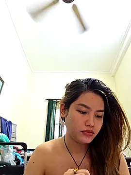 MaiHoang2k online show from 10/20/25, 04:47