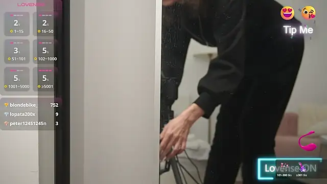 Snapshot of adisson_fox chatting on 12/03/25, 07:08 adisson fox online show from 12/03/25, 07:08