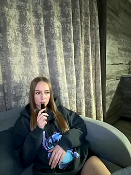 Snapshot of MissOyee chatting on 12/02/25, 07:15 MissOyee online show from 12/02/25, 07:15