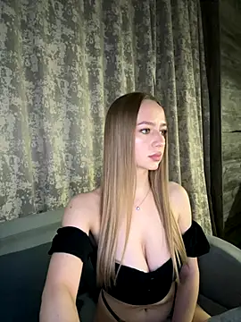 Snapshot of MissOyee chatting on 11/07/25, 07:29 MissOyee online show from 11/07/25, 07:29