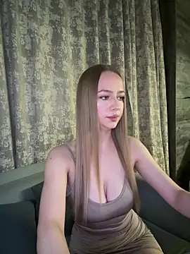 Snapshot of MissOyee chatting on 11/11/25, 07:08 MissOyee online show from 11/11/25, 07:08