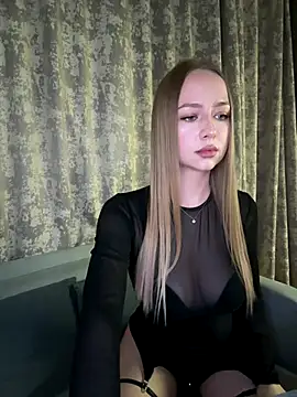 Snapshot of MissOyee chatting on 11/04/25, 06:44 MissOyee online show from 11/04/25, 06:44