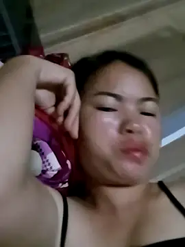 emly-xinh18 online show from 10/12/25, 01:23