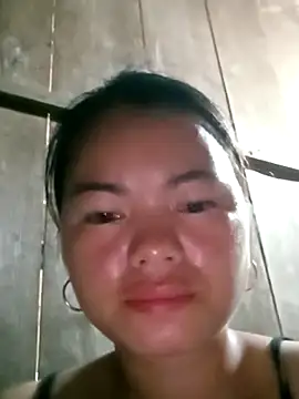 emly-xinh18 online show from 09/21/25, 12:54