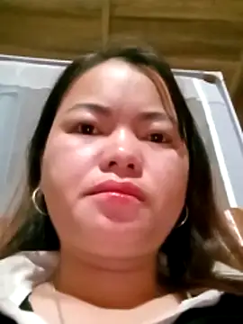 emly-xinh18 online show from 12/19/25, 04:09