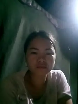 emly-xinh18 online show from 09/19/25, 01:48