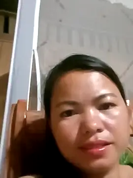 emly-xinh18 online show from 09/26/25, 02:13