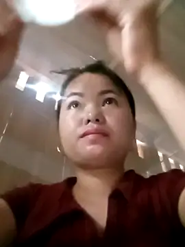 emly-xinh18 online show from 10/01/25, 12:49