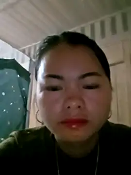 emly-xinh18 online show from 12/16/25, 05:06