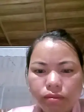 emly-xinh18 online show from 09/18/25, 01:25