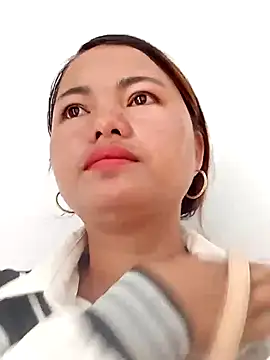 emly-xinh18 online show from 09/27/25, 02:18