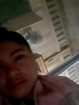 emly-xinh18 online show from 10/10/25, 01:01