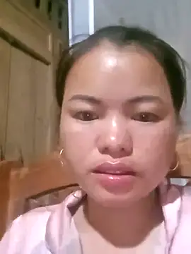 emly-xinh18 online show from 09/23/25, 12:45