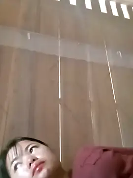 emly-xinh18 online show from 10/06/25, 07:20