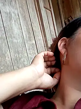 emly-xinh18 online show from 10/13/25, 06:48