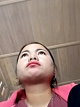 emly-xinh18 online show from 12/01/25, 02:34