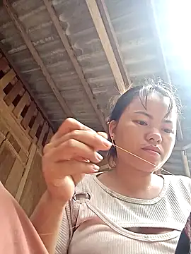 emly-xinh18 online show from 10/07/25, 07:31