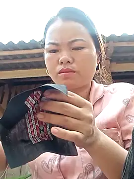 emly-xinh18 online show from 09/24/25, 01:13