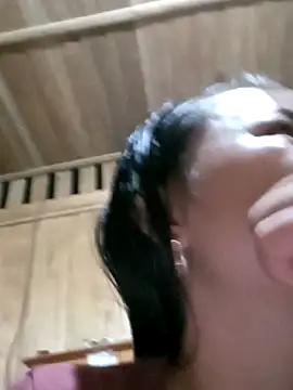 emly-xinh18 online show from 10/21/25, 11:20