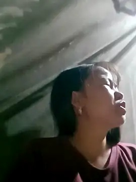 emly-xinh18 online show from 10/09/25, 03:01