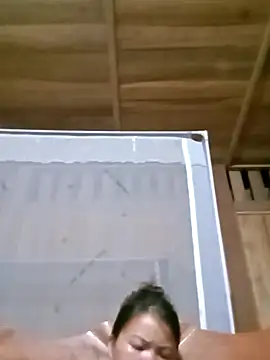 emly-xinh18 online show from 10/05/25, 12:18