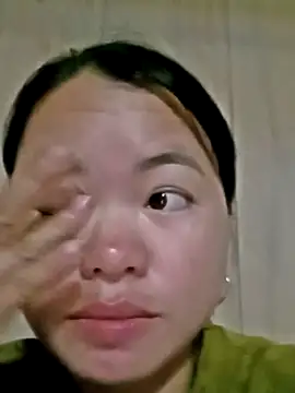 emly-xinh18 online show from 11/26/25, 10:21