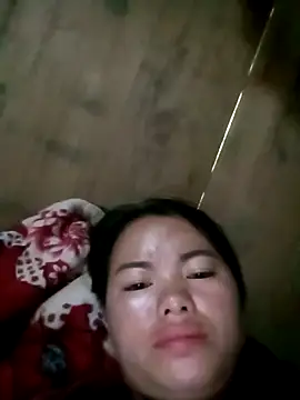 emly-xinh18 online show from 09/28/25, 02:51