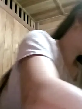 emly-xinh18 online show from 10/22/25, 09:35