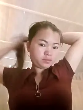 emly-xinh18 online show from 12/15/25, 07:03