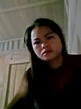 emly-xinh18 online show from 12/15/25, 10:26