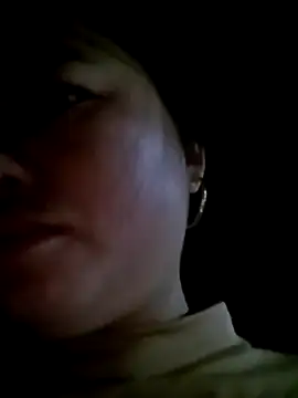 emly-xinh18 online show from 12/17/25, 09:53