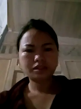 emly-xinh18 online show from 09/30/25, 10:43