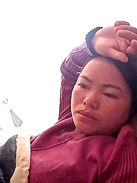 emly-xinh18 online show from 11/21/25, 07:29