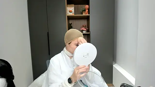 Snapshot of KieshaFlaten chatting on 09/28/25, 07:48 KieshaFlaten online show from 09/28/25, 07:48