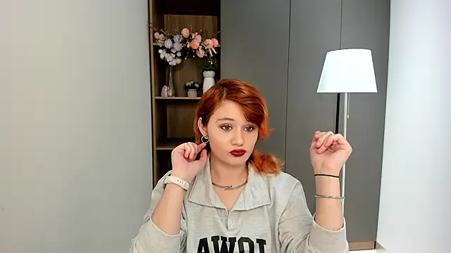 Snapshot of KieshaFlaten chatting on 09/24/25, 08:21 KieshaFlaten online show from 09/24/25, 08:21