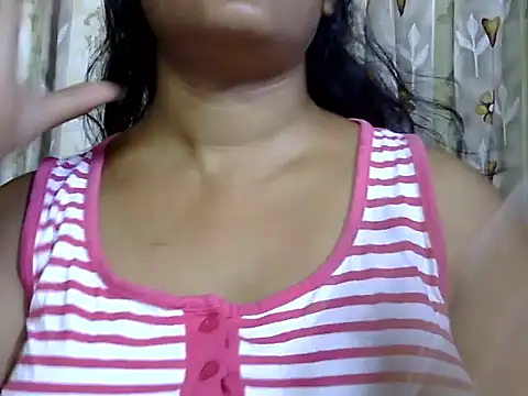 Snapshot of SURBHI_98 chatting on 09/29/25, 06:31 SURBHI 98 online show from 09/29/25, 06:31