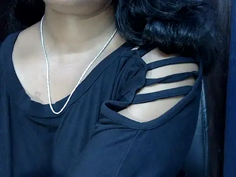 Snapshot of SURBHI_98 chatting on 09/22/25, 06:41 SURBHI 98 online show from 09/22/25, 06:41