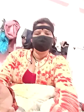 Snapshot of Hott_locky chatting on 12/17/25, 09:42 Hott locky online show from 12/17/25, 09:42