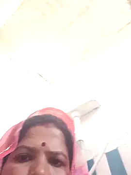 Snapshot of Hott_locky chatting on 11/22/25, 02:10 Hott locky online show from 11/22/25, 02:10